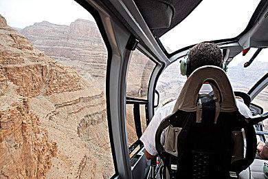 《华纳大乱斗》第二赛季：武士杰克和阴间大法师加入